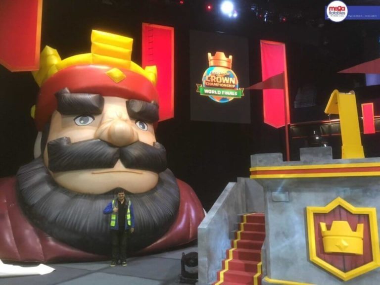 Giant Inflatable King Clash Royale Tournament